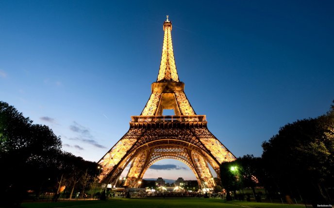eiffel tower pictures high resolution