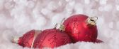 Red Christmas accessories balls - Macro winter wallpaper