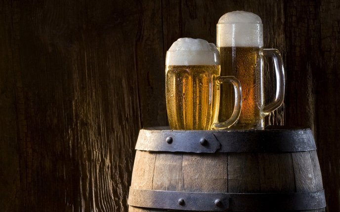 Two mugs of beer on a barrel - HD wallpaper