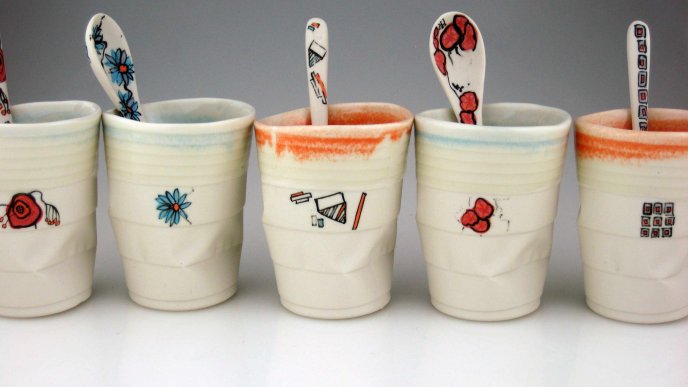 Funny paper cups for tea and coffee HD wallpaper