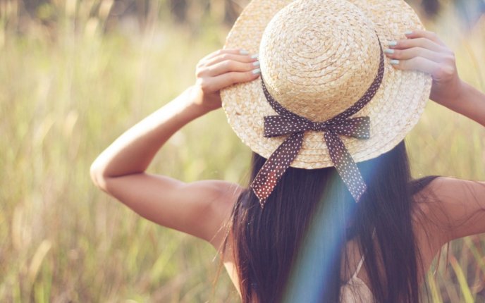 Beautiful girl with straw hat - in the wheat chain HD