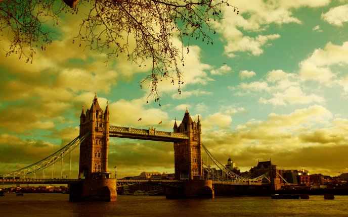 Beautiful landscape with London bridge - summer holiday