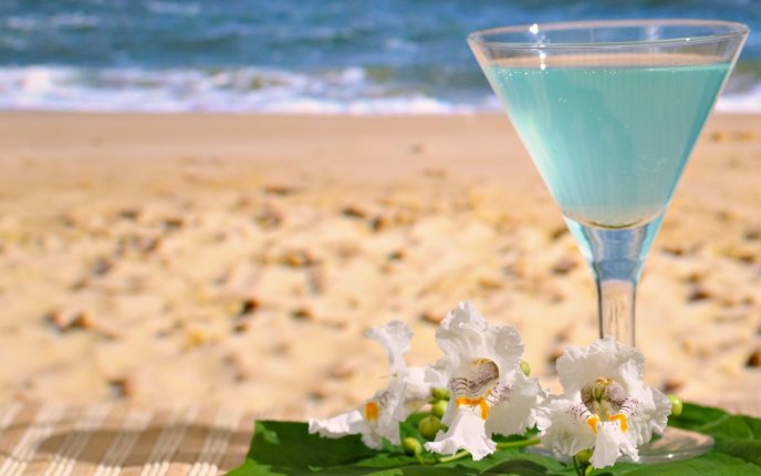 Blue summer cocktail at the beach