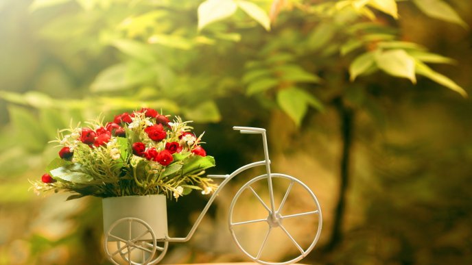 Special vase in a bicycle shape - small bouquet of flowers