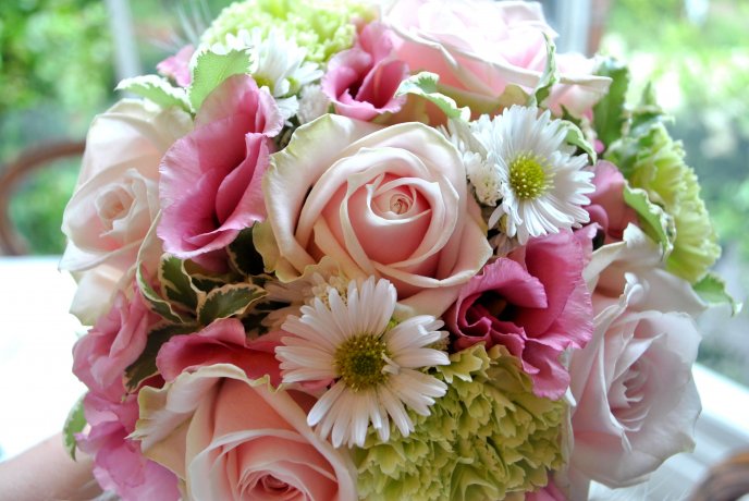 Beautiful pink bouquet of spring flowers - HD wallpaper