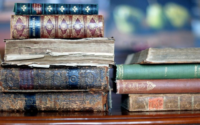 Old books in a library - HD wallpaper