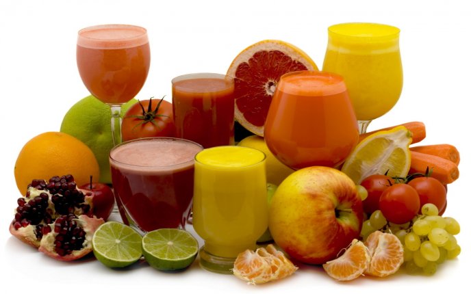 Fresh juice from various fruits and vegetables