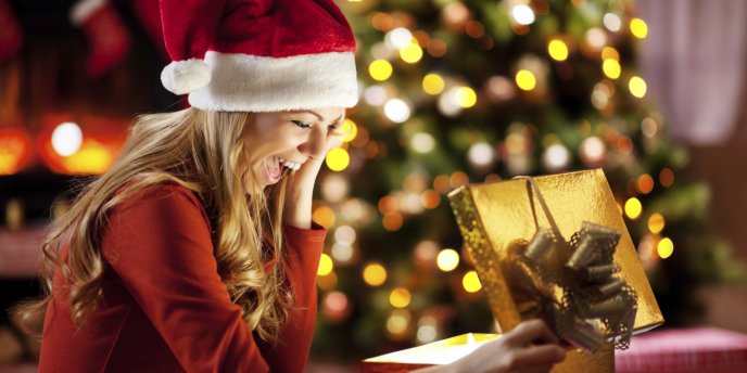 Happiness when open a Christmas present - HD wallpaper