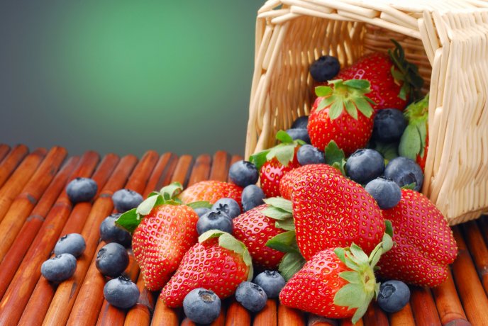 Basket full with strawberries and blueberries - Macro wall
