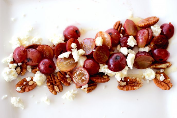 France food - Grapes nuts and cheese - HD wallpaper