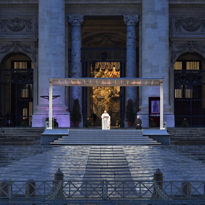 Papa Francisco Confronts Coronavirus alone at Vatican