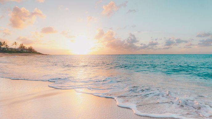 Beautiful sunrise on the ocean water  - HD wallpaper
