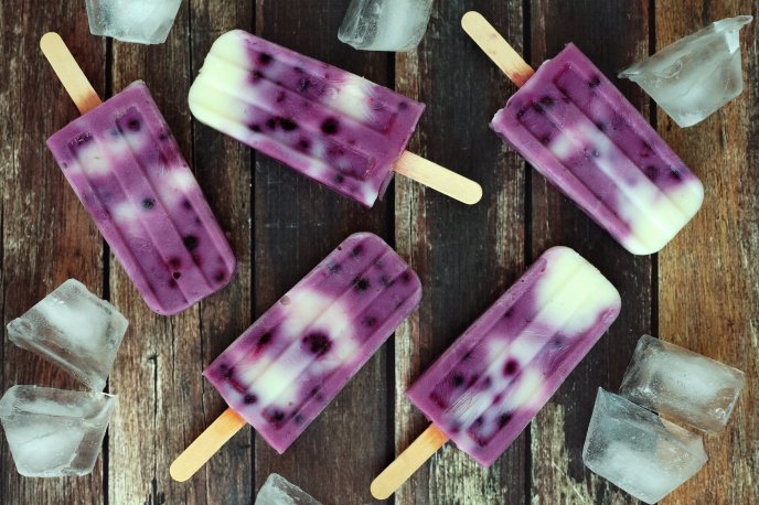 Blueberry ice cream on a stick - Ice cubes