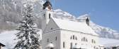 Kirche Muotathal covered with snow HD wallpaper