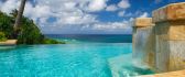 Infinity pool on a tropical beach - Perfect summer holiday